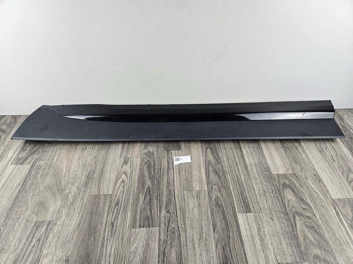 84573405 | Cadillac XT4 2019-2023 Front Right Lower Door Exterior Molding Cover Trim