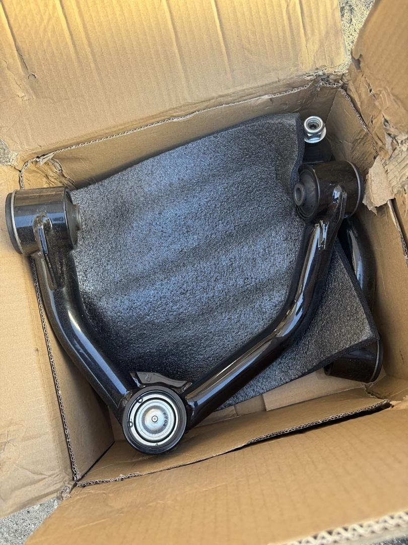 Open Box - 15-22 Chevy Colorado, GMC Canyon 2-4 in. Lift Front Upper Control Arms