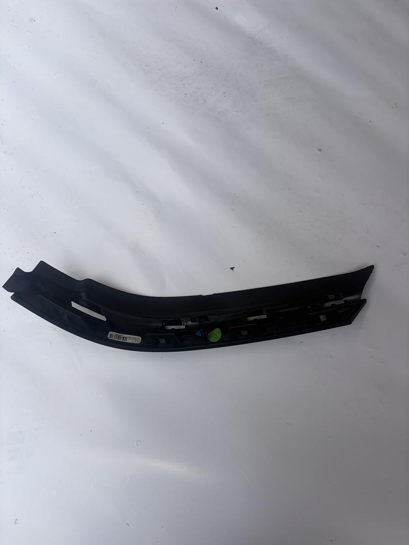 84052265 | GM OEM 16-19 Silverado 1500 Front Bumper Bumper Components-Filler Panel
