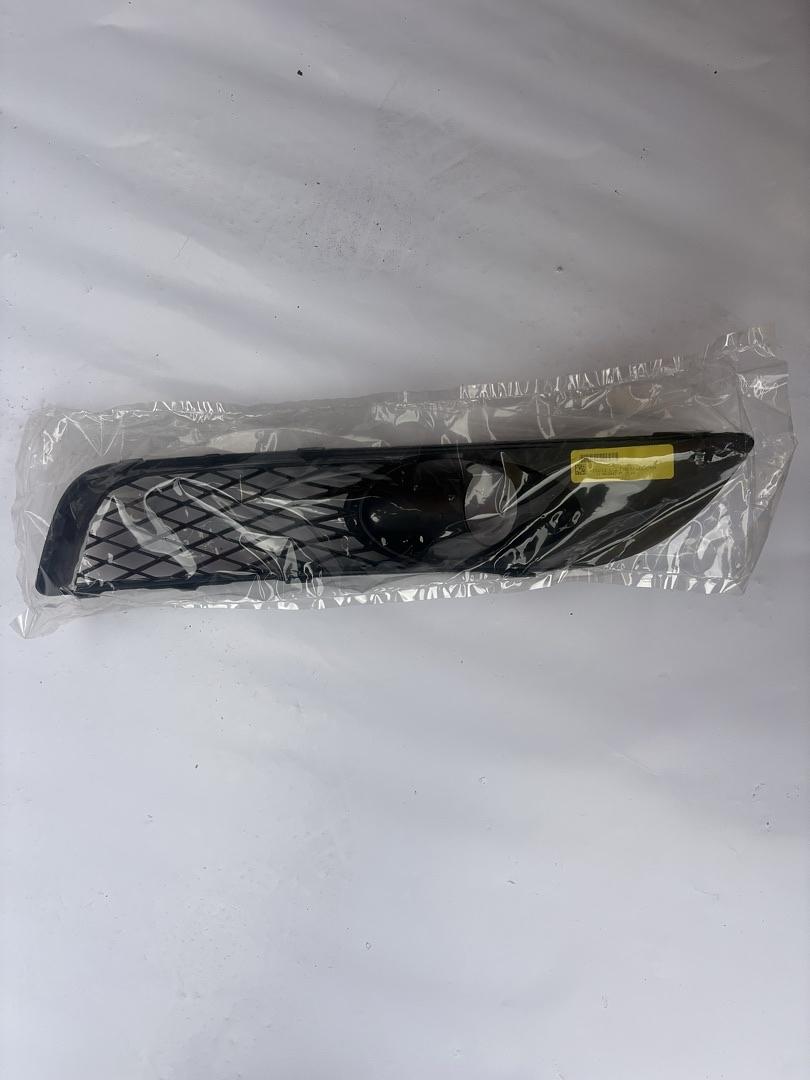 22811075 | 12-16 Impala Limited Front Bumper Grille Grille Components-Bezel OEM GM