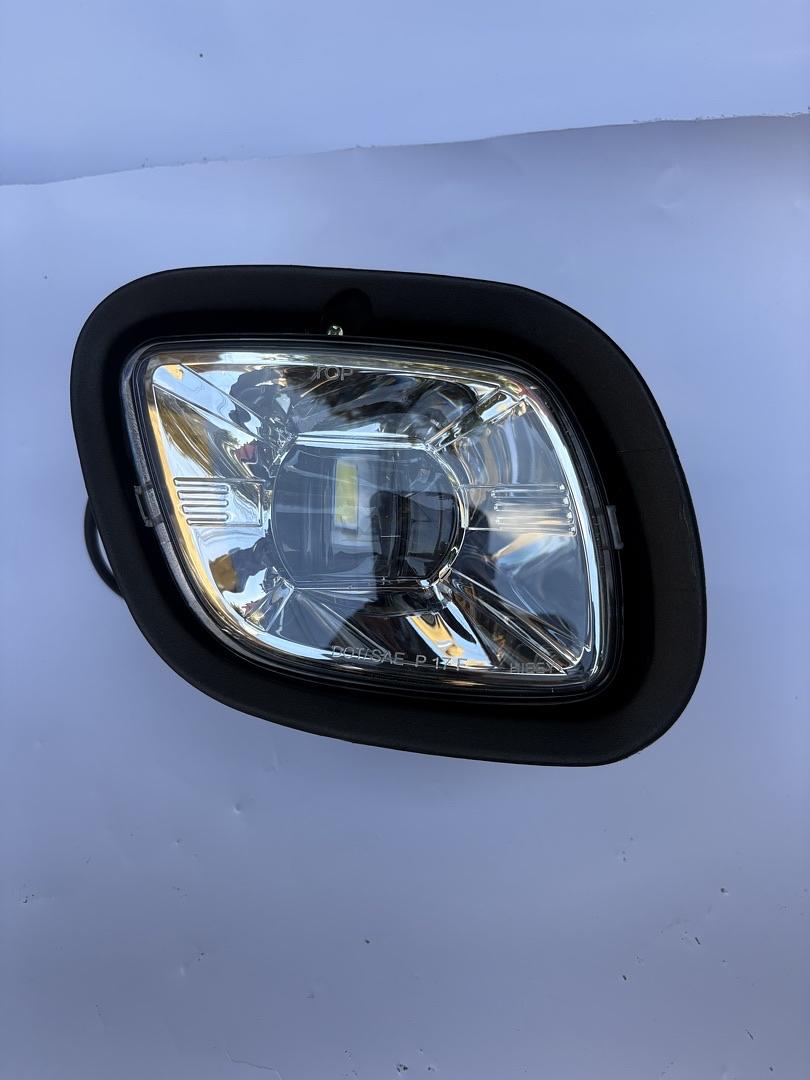 2008–2017 Freightliner Cascadia Right (Passenger Side) Full LED Projector Fog Light