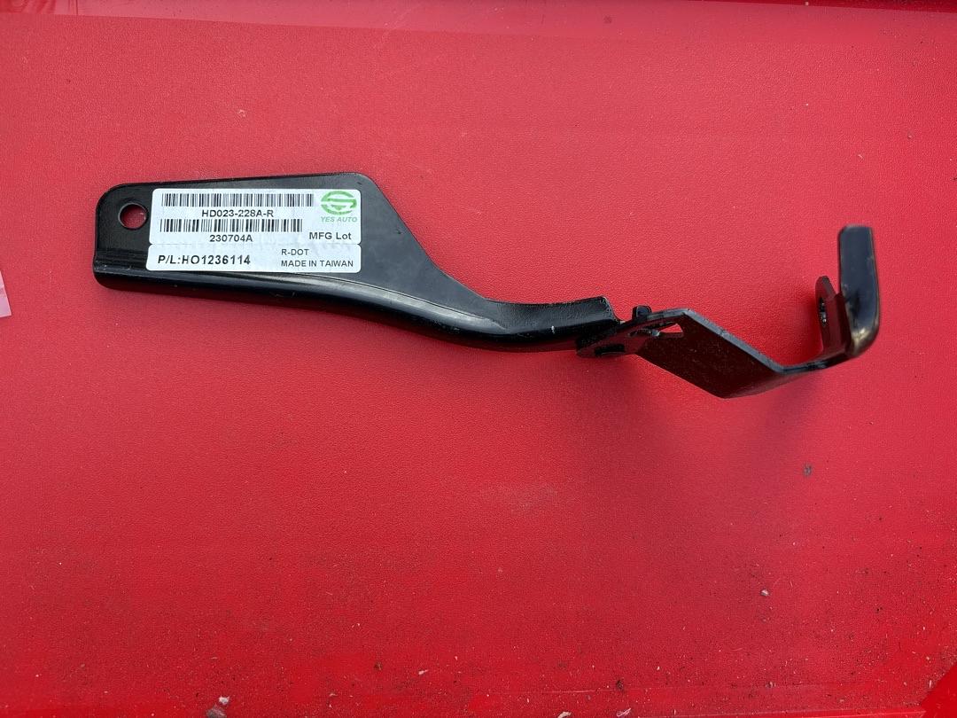 03-07 Honda Accord front right (passenger side) hood hinge