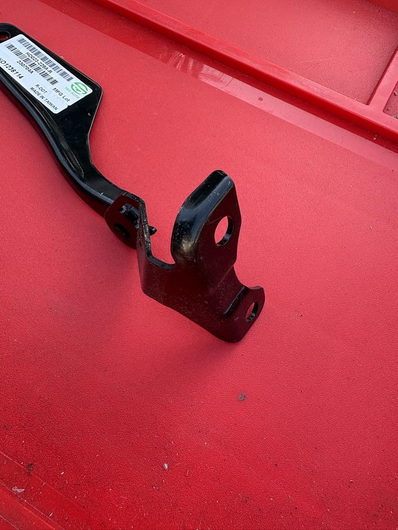 03-07 Honda Accord front right (passenger side) hood hinge