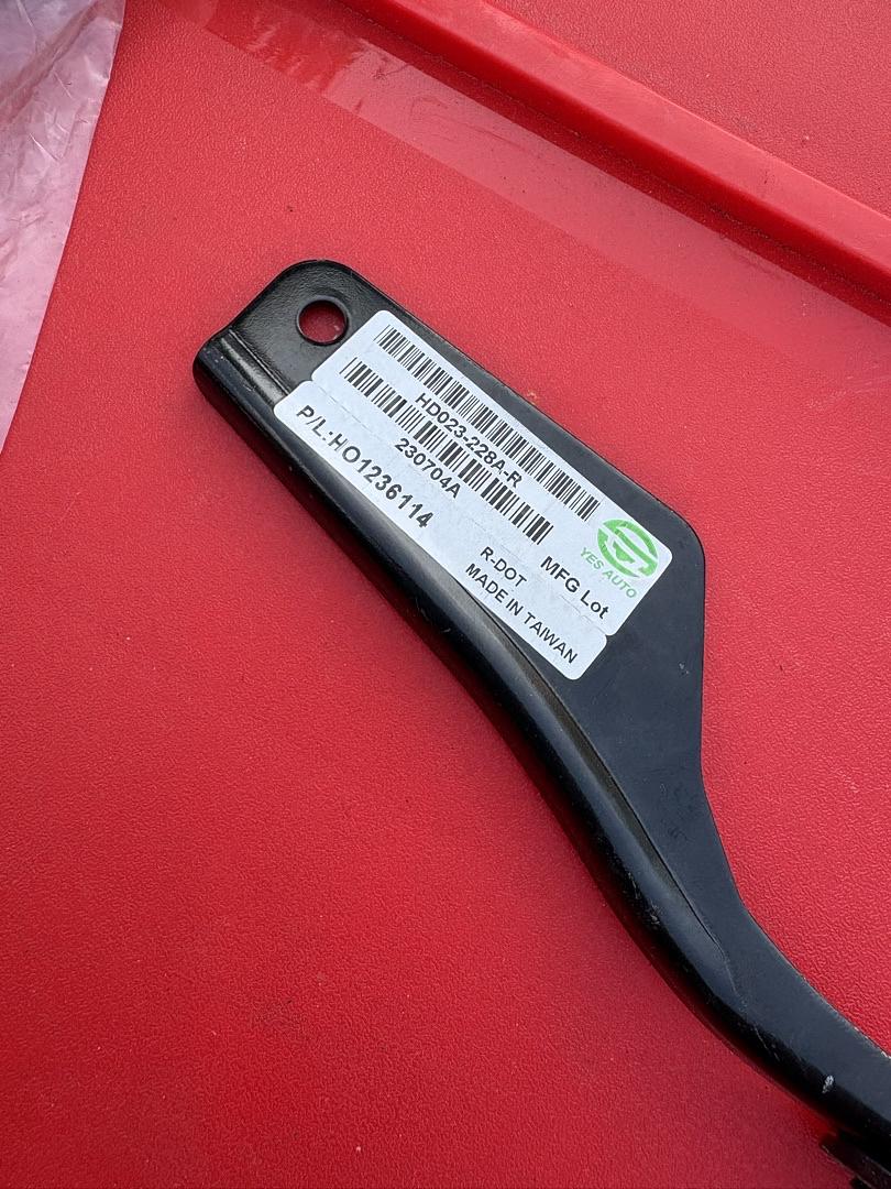 03-07 Honda Accord front right (passenger side) hood hinge