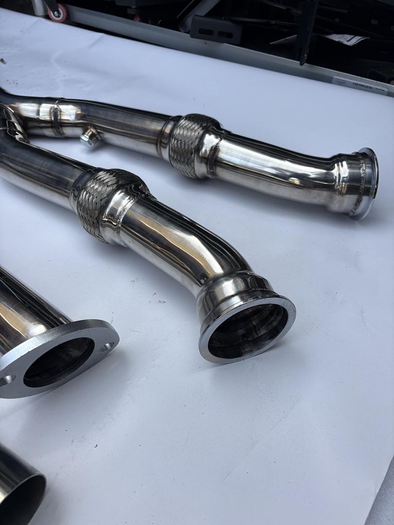 97-04 Chevy Corvette 2.25'' 3 in. ID V Band Exhaust X-Pipe - Stainless Steel