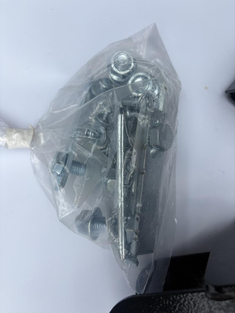 11-18 Dodge Durango 6Pcs Brackets & Hardware