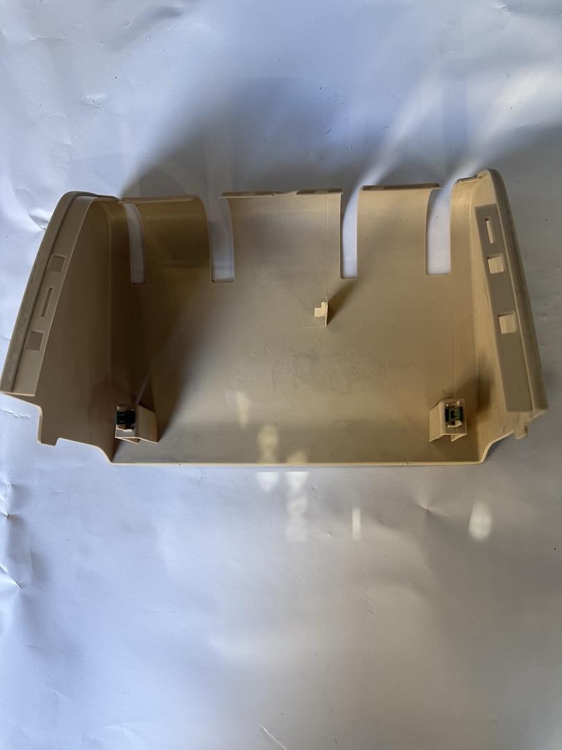 15824845 | 2007-2008 Cadillac Escalade Cover, Rear Seat Riser Finish *Vy Light Cashme