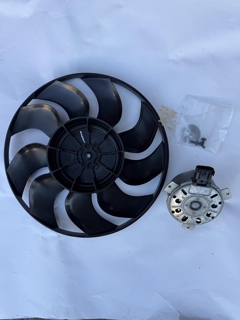 20970656 | 2014 - 2020 chevrolet impala GM Genuine Parts Engine Cooling Fan Assembly with Motor