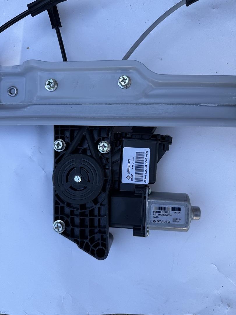 84247918 | 2017-2020 Buick Envision OEM Left Front Door Window Regulator W/Motor