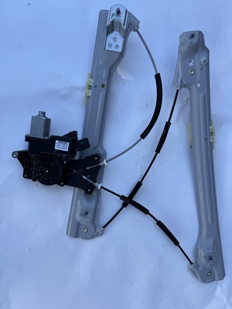 84247918 | 2017-2020 Buick Envision OEM Left Front Door Window Regulator W/Motor