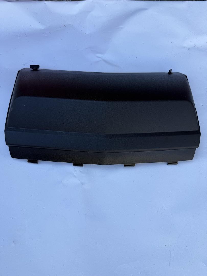 84058072 | 2017-2026 Cadillac XT5 Trailer Hitch Close Out Panel BLACK