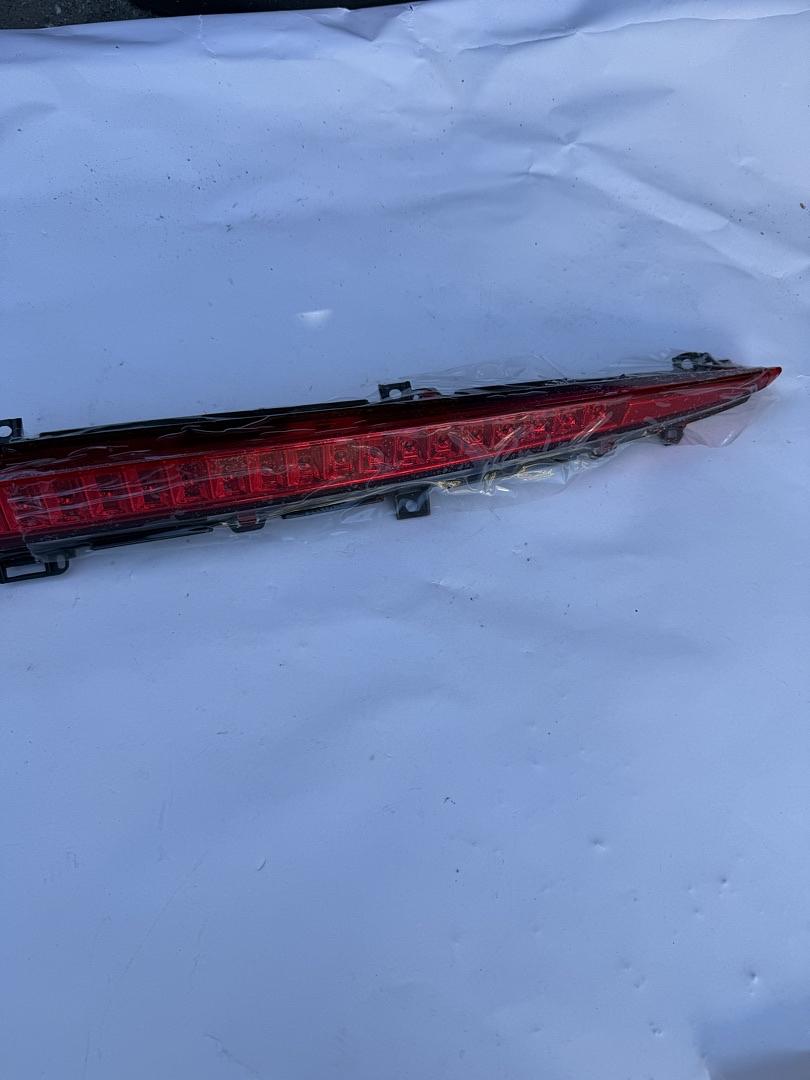 15930616 | 2004-2009 Cadillac SRX Third Brake Light High Mount Spoiler LED