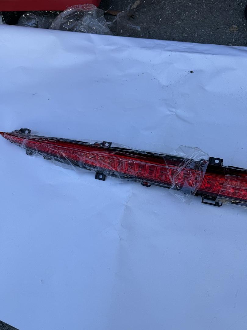 15930616 | 2004-2009 Cadillac SRX Third Brake Light High Mount Spoiler LED