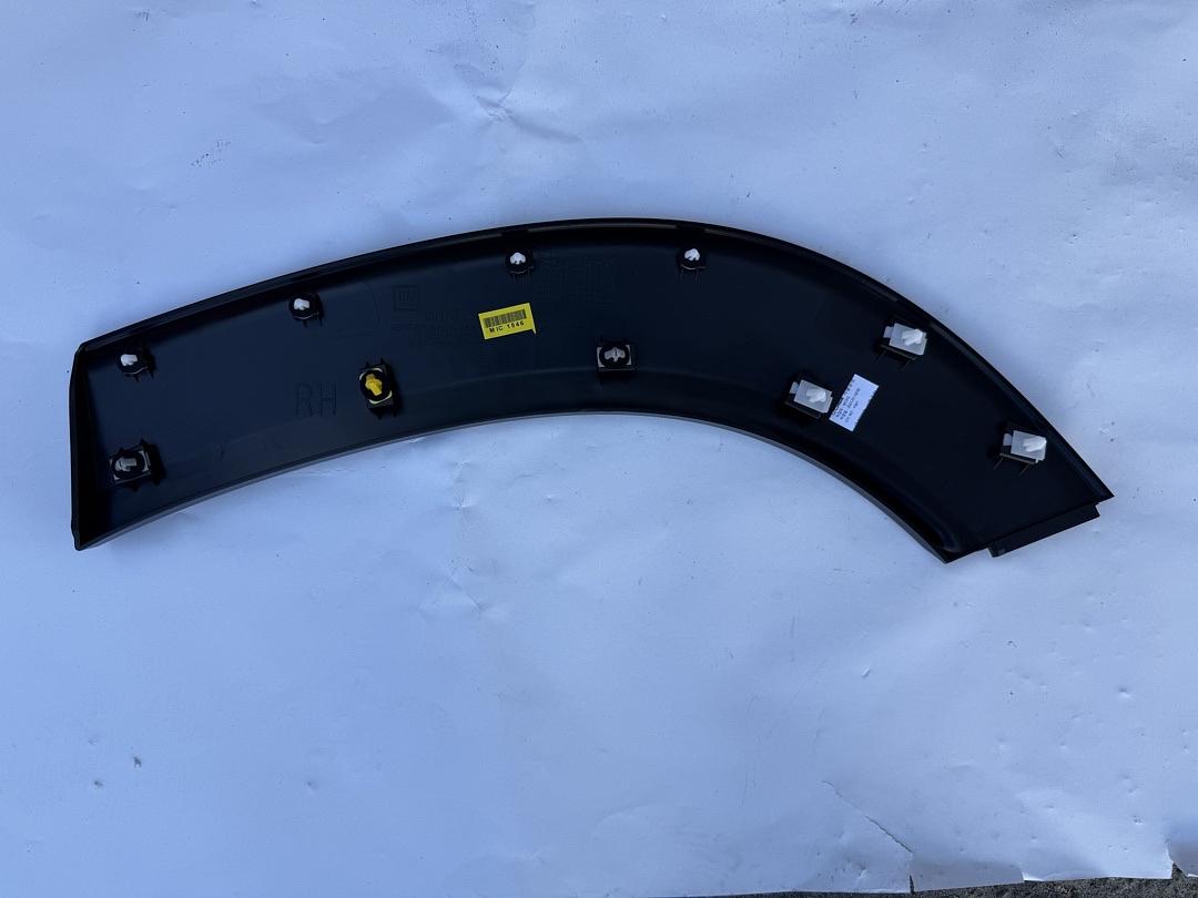 42761546 | For 2021-2026 Chevrolet Trailblazer Wheel Open Molding Rear Right Side