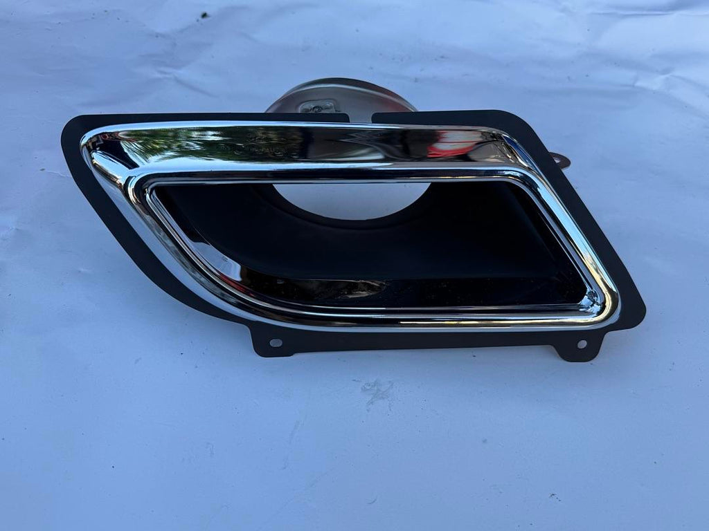 22753150 | 2014- 2016 Cadillac CTS Rear Right Side Exhaust Tip Bezel Sleeve OEM