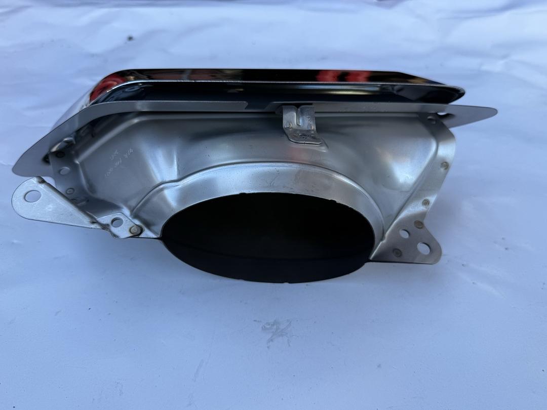 22753150 | 2014- 2016 Cadillac CTS Rear Right Side Exhaust Tip Bezel Sleeve OEM