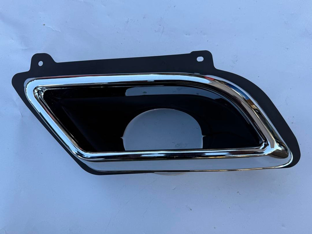 22753150 | 2014- 2016 Cadillac CTS Rear Right Side Exhaust Tip Bezel Sleeve OEM