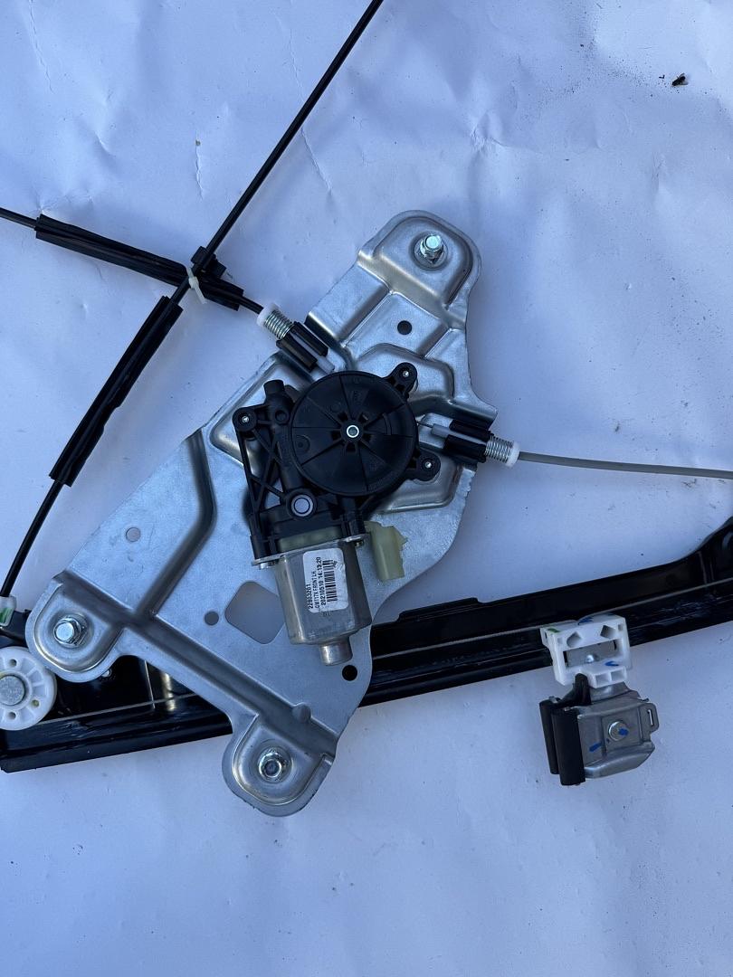 22803201 | Front Door Window Lift Regulator