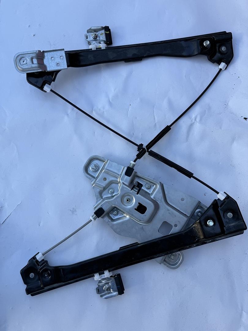 22803201 | Front Door Window Lift Regulator