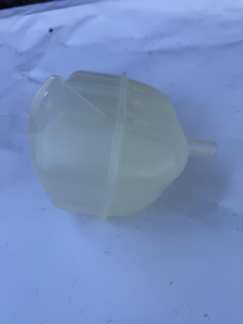 25775252 | Radiator Surge Tank 07-12 gm
