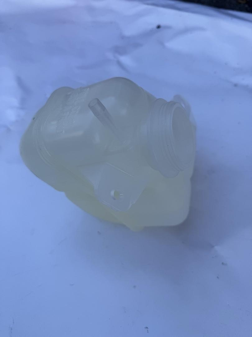 25775252 | Radiator Surge Tank 07-12 gm