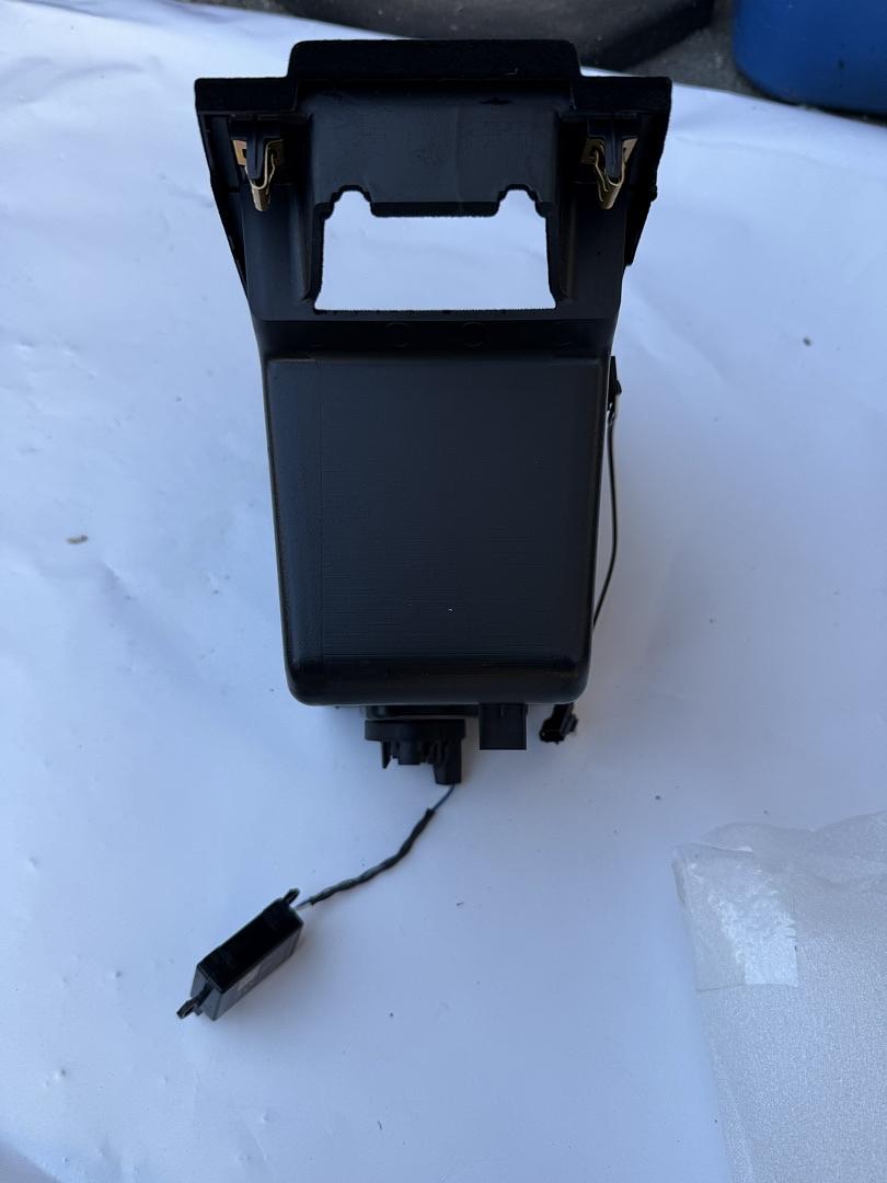 84195093 | Jet Black Front Floor Console Compartment 17-19 xt5