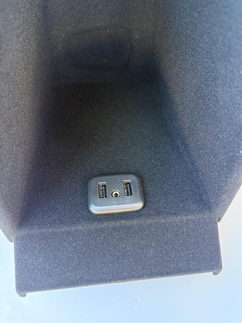 84195093 | Jet Black Front Floor Console Compartment 17-19 xt5
