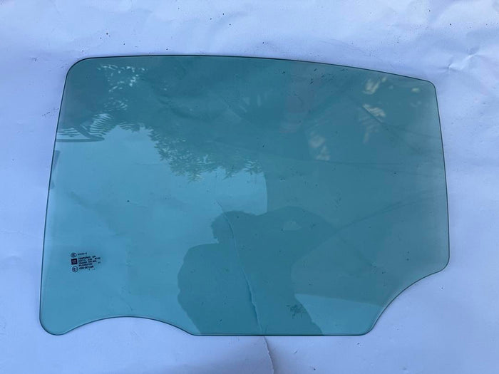 22860296 | 13-15 Chevrolet Volt Rear Left Door Window Glass OEM