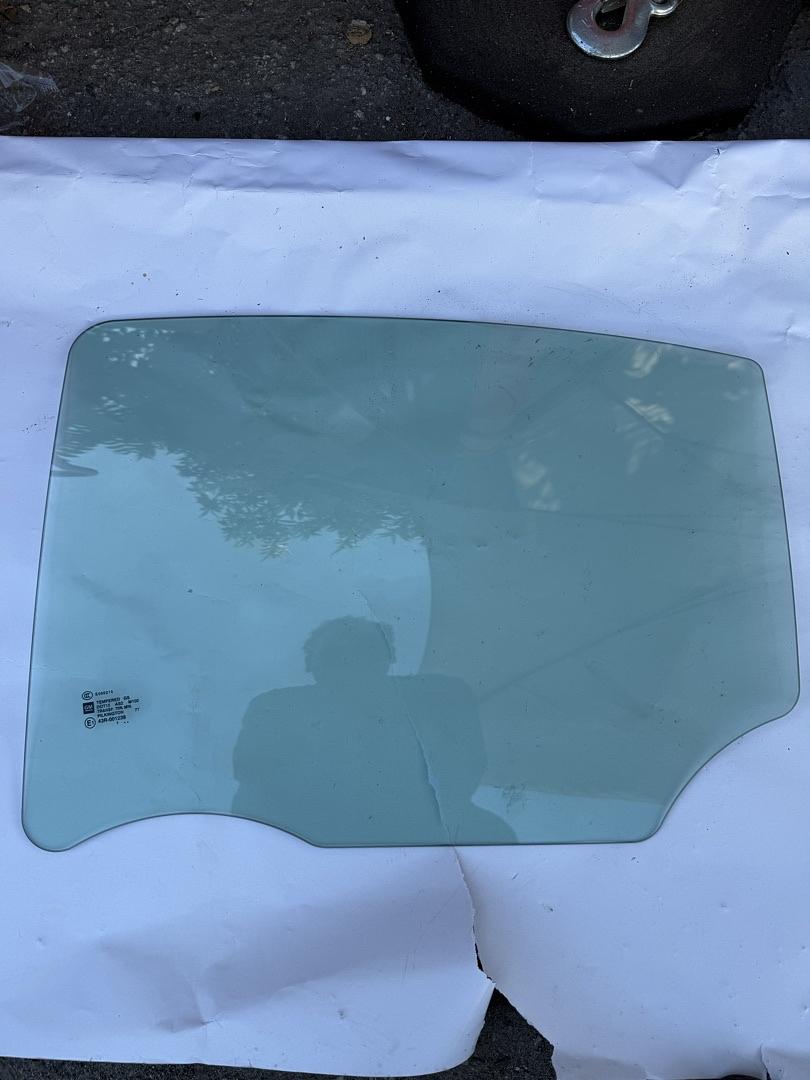22860296 | 13-15 Chevrolet Volt Rear Left Door Window Glass OEM