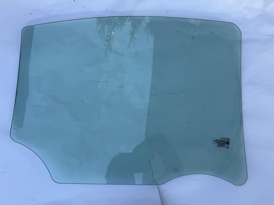 22860296 | 13-15 Chevrolet Volt Rear Left Door Window Glass OEM