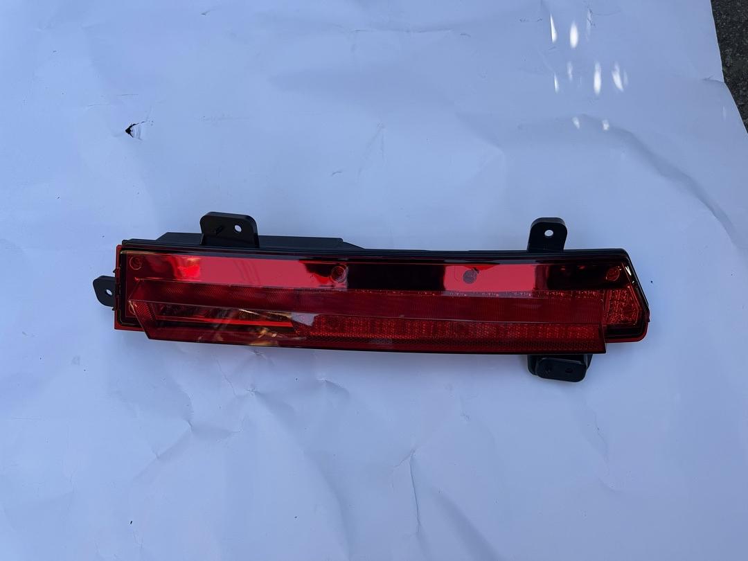 15-20 CADILLAC ESCALADE REAR FASCIA LOWER SIGNAL LAMP