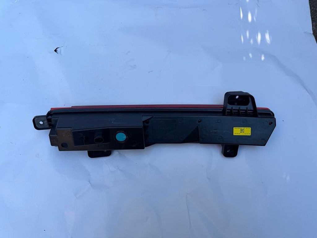 84240624 | 15-20 CADILLAC ESCALADE REAR FASCIA LOWER SIGNAL LAMP