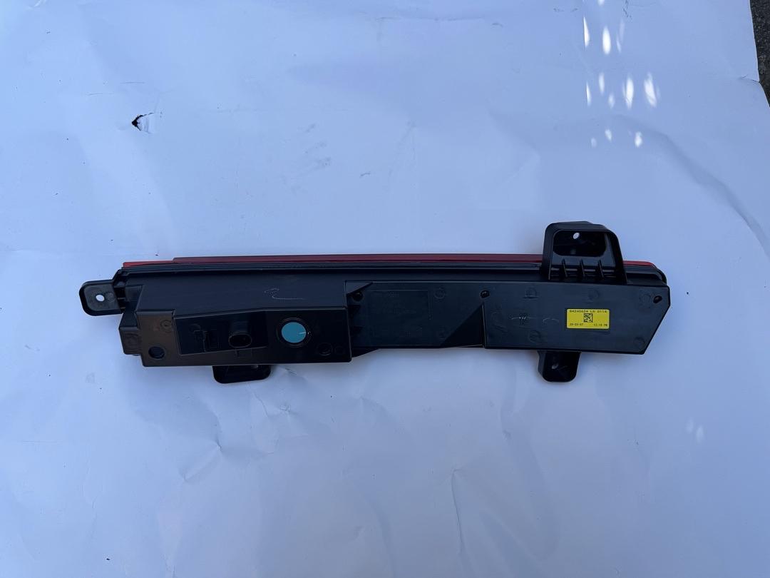 84240624 | 15-20 CADILLAC ESCALADE REAR FASCIA LOWER SIGNAL LAMP