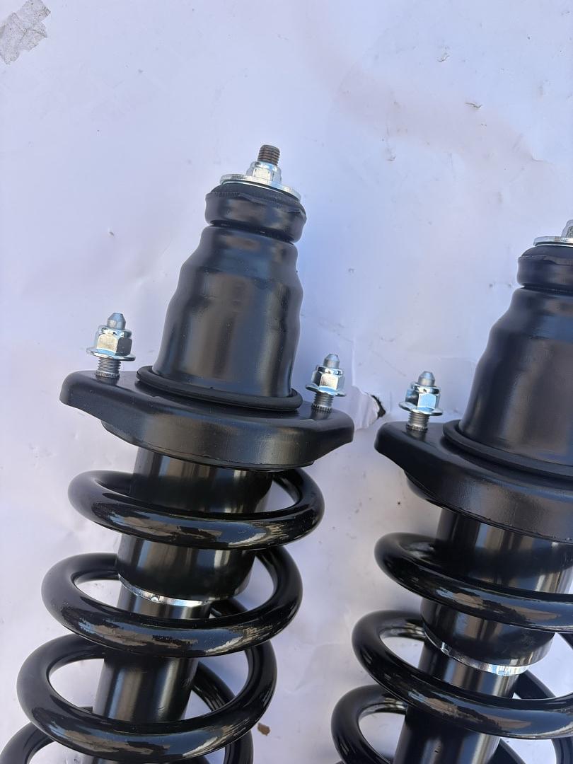 02-06 Honda CRV Rear Left And Right Struts With Coil Spring)