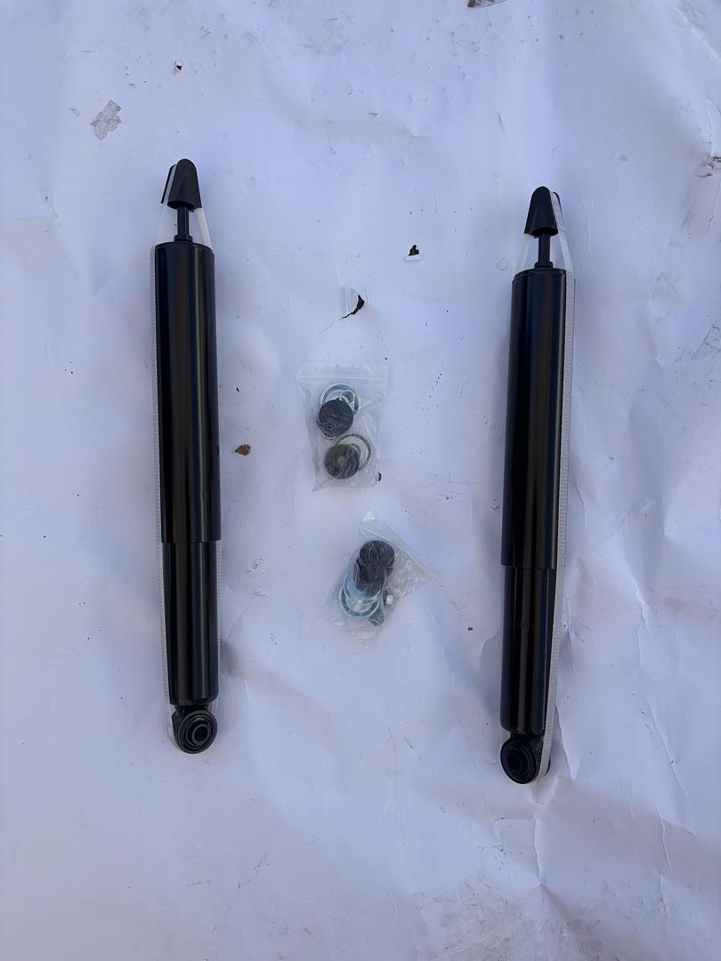 07-14 Toyota FJ Cruiser, 05-15 Toyota Tacoma Shock Absorbers Struts