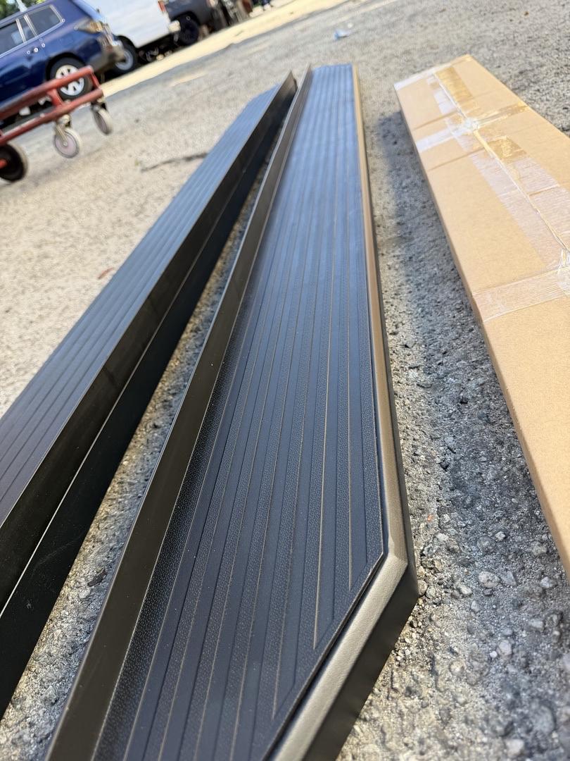 19-26 DODGE RAM 1500 CREW CAB RUNNING BOARDS FLAT STYLE 6” IN BLACK