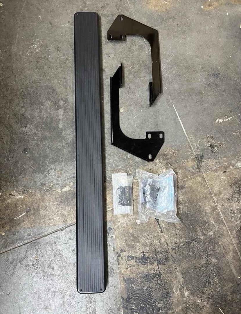 07-25 SPRINTER VAN 5” BLACK REAR STEP