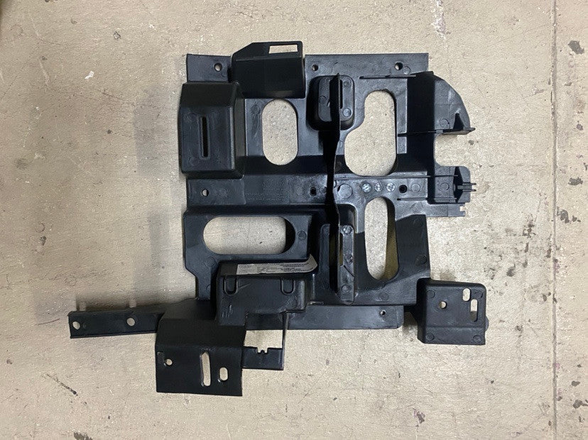 03-06 CHEVY SILVERADO HEADLIGHT MOUNTING BRACKET SET LEFT AND RIGHT