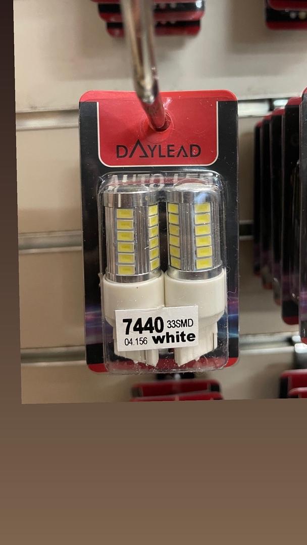 7440 WHITE DAYLEAD PAIR OF LED BULBS