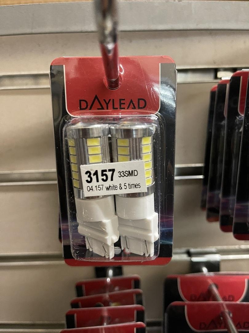 3157 WHITE AND (5X) DAYLEAD PAIR OF LED BULBS