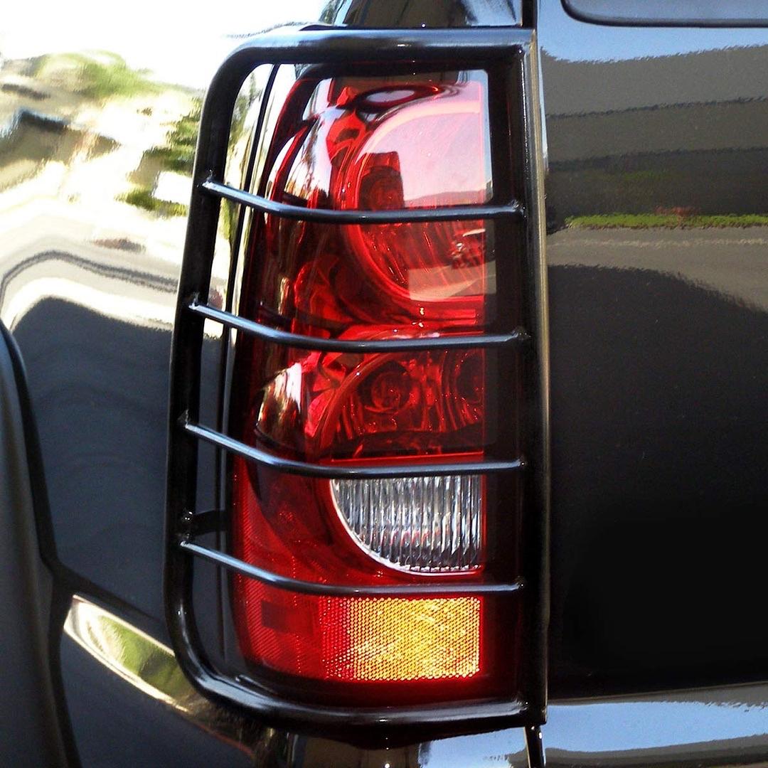 99-06 CHEVY SILVERADO 1500 2500 3500 & HD 99-06 GMC SIERRA 1500 2500 3500 & HD 2007 CHEVY SILVERADO 1500 2500 3500 CLASSIC 2007 GMC SIERRA 1500 2500 3500 CLASSIC TAIL LIGHT GUARD