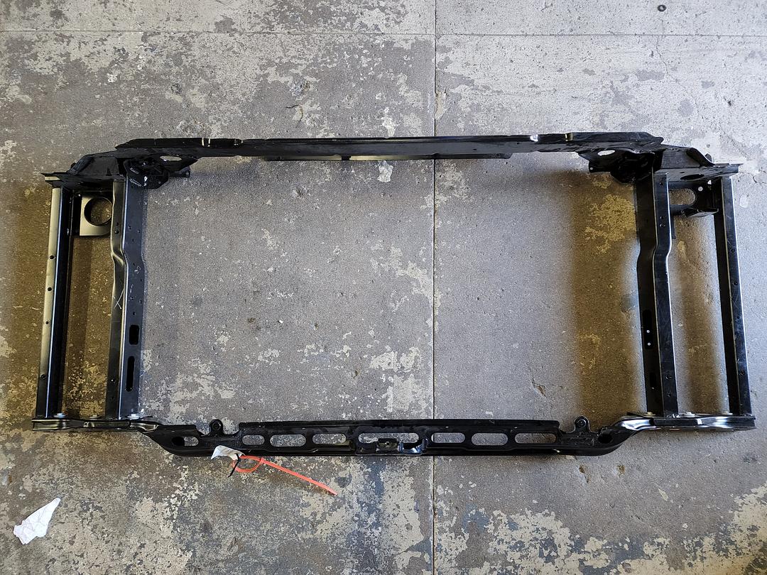 84523026 | 17-19 chevy silverado/gmc sierra 2500hd 3500hd oem gm radiator support