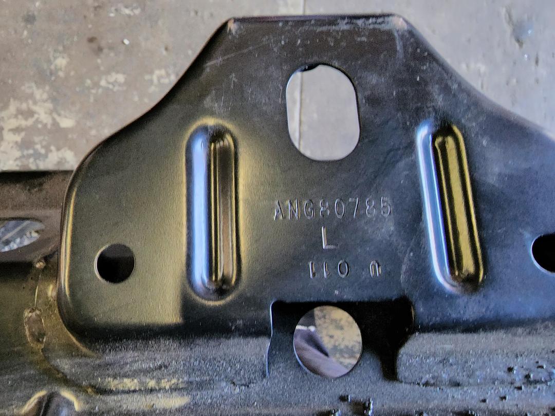 84523026 | 17-19 chevy silverado/gmc sierra 2500hd 3500hd oem gm radiator support