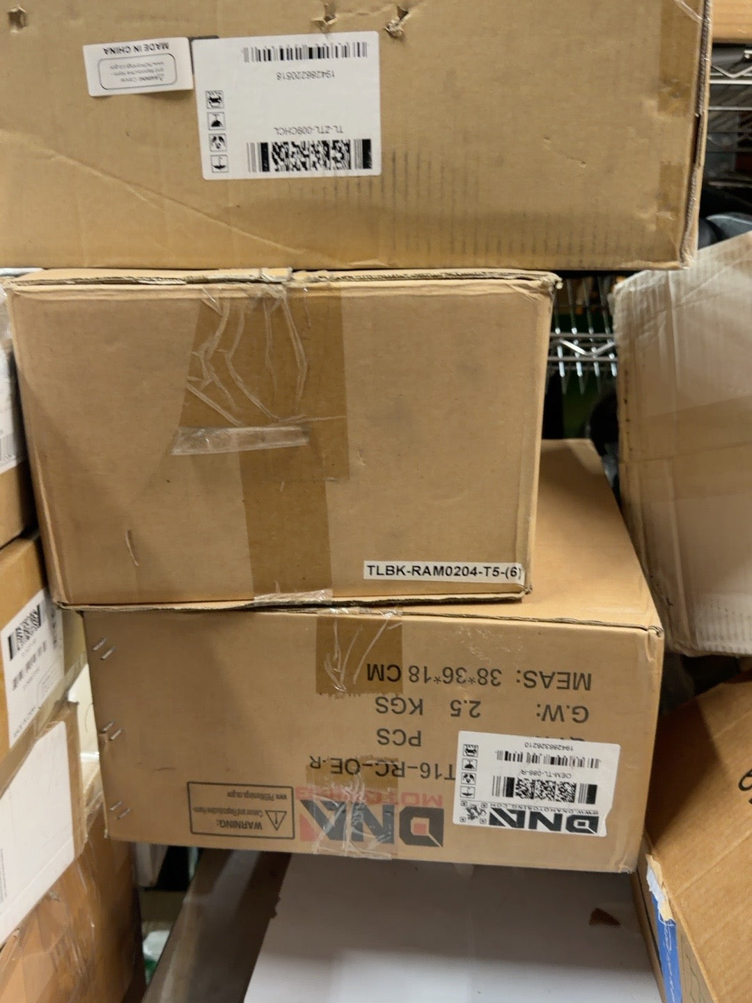 Actual supplier carton and DNA Motoring SKU for Colorado Canyon chrome clear taillight pair