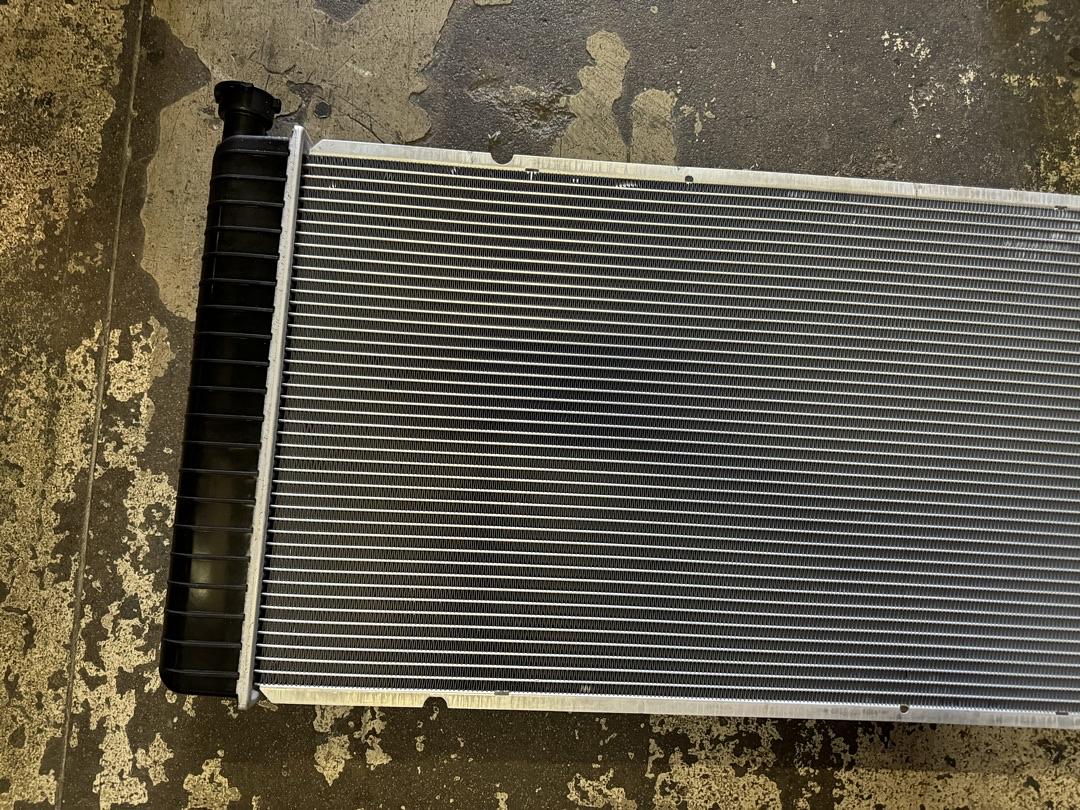1-ROW OE STYLE BOLT-ON ALUMINUM CORE RADIATOR COMPATIBLE WITH 94-99 C/K1500 2500 3500  OEM-RA-1693