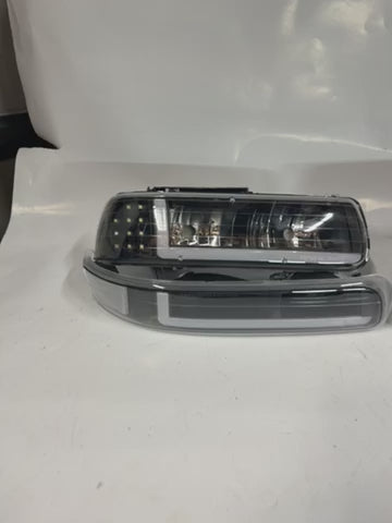 AS IS 99-02 CHEVY SILVERADO HEADLIGHTS 00-06 CHEVY TAHOE BLACK HOUSING LED TOP LEFT HAS A BROKEN TAB