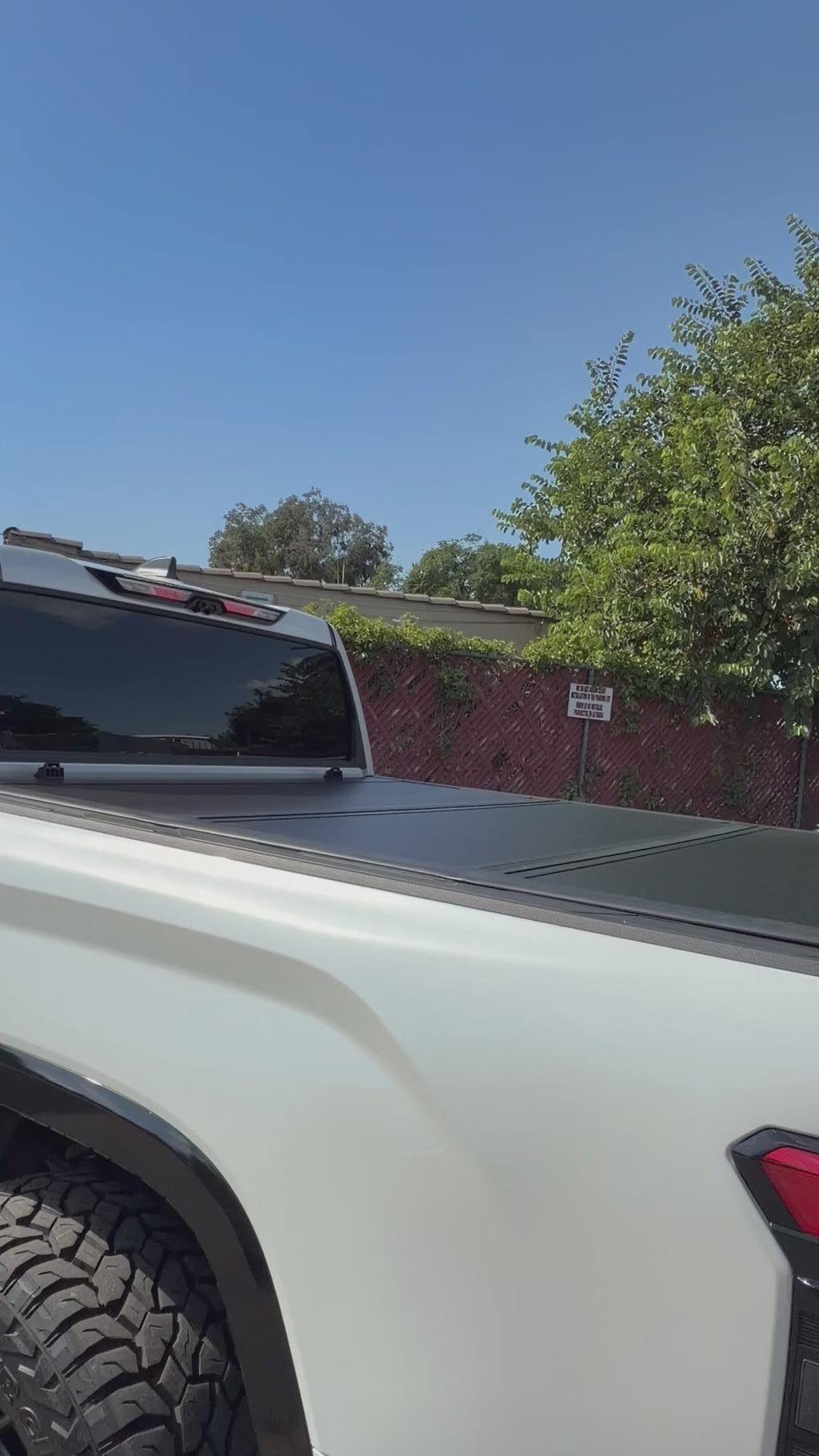 FLUSH-HARD-096 FLUSH HARD TRIFOLD COVER FOR 5.5FT 2022-2024 TOYOTA TUNDRA
