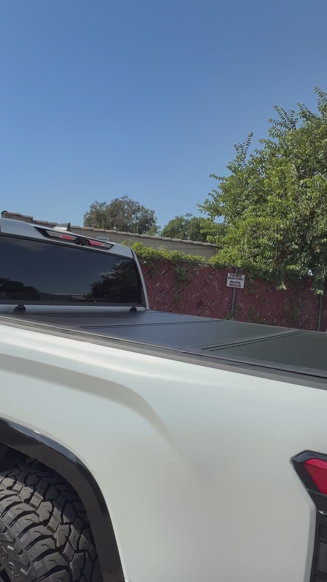 FLUSH-HARD-096 FLUSH HARD TRIFOLD COVER FOR 5.5FT 2022-2024 TOYOTA TUNDRA