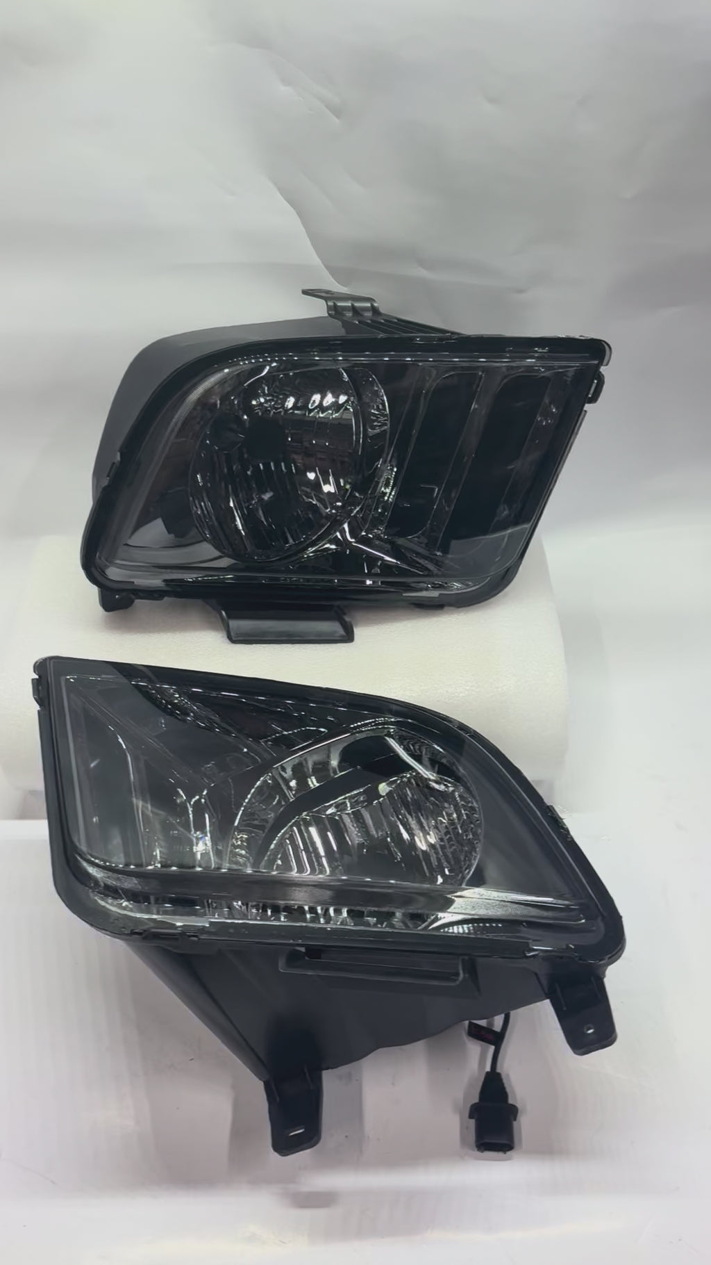 05-09 Ford Mustang Smoke Clear Headlights w/ Led Bulbs