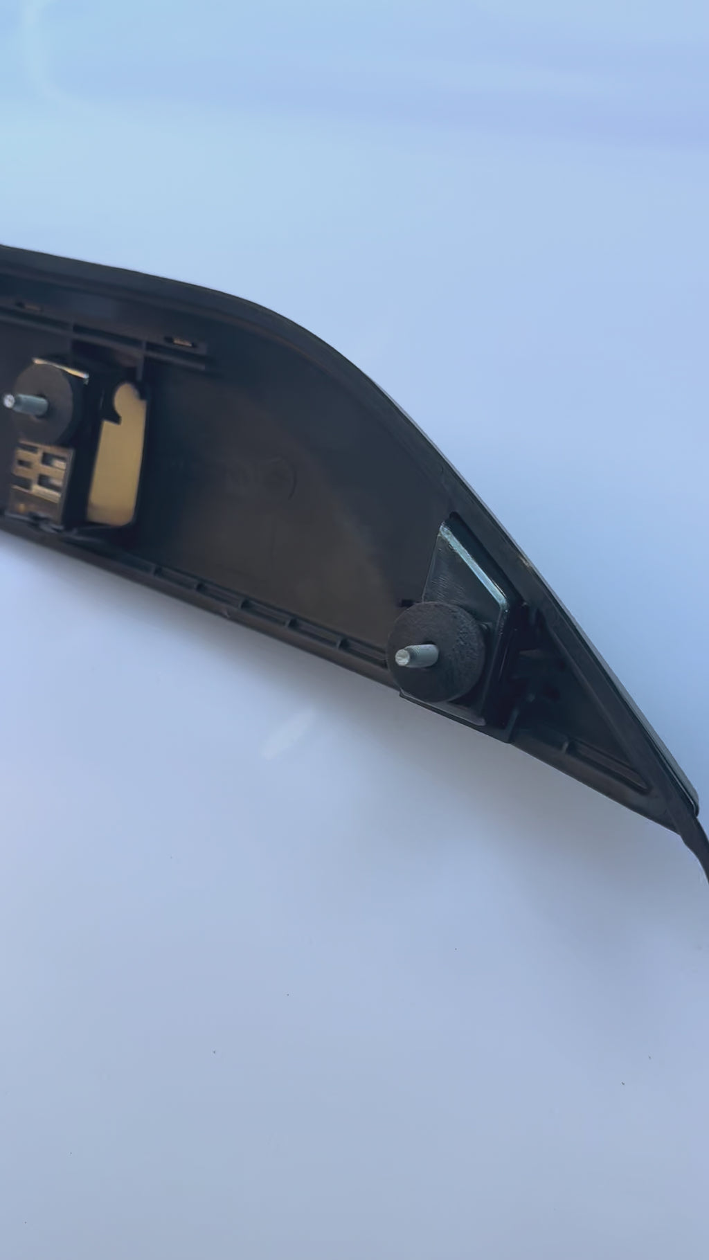 84173554 | 2017-2019 GMC Acadia Applique Assembly, Rear Clsr Ctr *Nightrider Cm